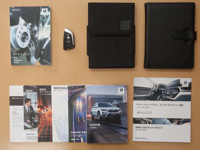 新車当時からの点検記録簿・各種取り扱い説明書・コンフォートアクセス対応の電子キー・上質な車検証ケースなど、全てが揃っています。修復歴の無い車両となります。