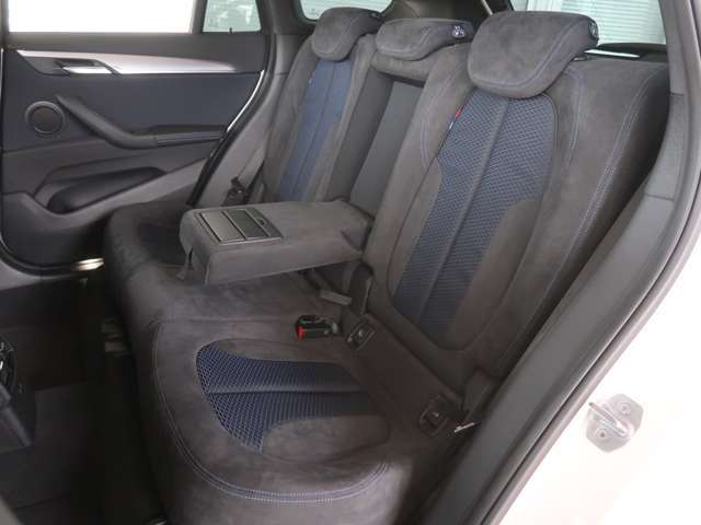 フロントシート・リアシート共に、キレイな状態をキープしたインテリア。禁煙車だったので、タバコの焦げ跡や、イヤなタバコくささもありません。