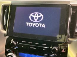 【ディスプレイオーディオ】お持ちのスマホやMP3プレイヤーとの無線接続で音楽再生が可能！コードで繋ぐわずらわしさも無く、手軽にお気に入りの音楽を楽しめます。