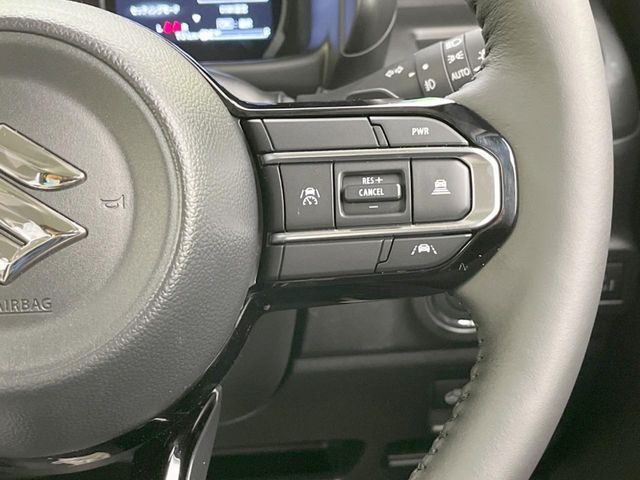 【アダプティブクルーズコントロール】高速道路での長距離走行が楽に！！自動で速度を保つクルーズコントロールが、衝突軽減システムと連携し、前方の車両を感知して車間を保つように速度調節してくれます！！