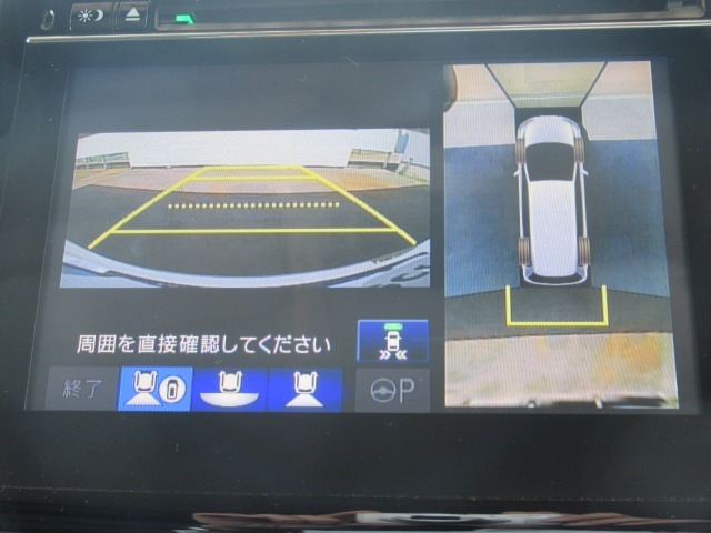 【リアカメラ】リバースに入れるだけで後方の映像が映ります。安全確認や、狭い駐車場での車庫入れ、雨の日や夜間など視界の悪い時に便利です。安全にバックする為には欠かせない装備です。