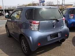 ワンオーナー車！記録簿！ブルーメタリック！禁煙車の低走行後期モデル！Aftermarketアルミ！レアカラーのピアノブラック＆ホワイトグレートリム！！高年式の低走行IQをお探しならぜひ！
