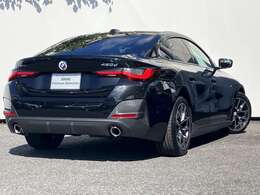 Bluetoothハンズフリーフォン！ワイヤレスチャージング！Bluetoothハンズフリーフォン！ハーフレザースポーツシート！シートヒーター！後席エアコン！