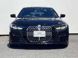 電動トランク！前後ドライブレコーダー！ライブコックピット！リアガラスフイルム！アンビエントライト！前後コーナーセンサー！SOSコール！