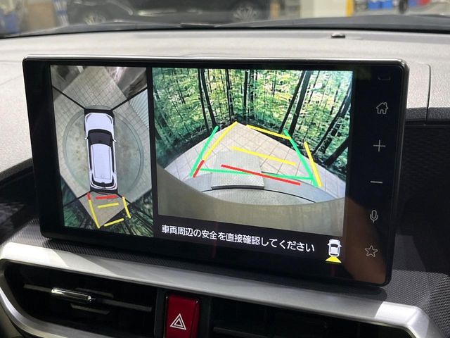 【パノラミックビューモニター】専用のカメラにより、上から見下ろしたような視点で360度クルマの周囲を確認することができます☆死角部分も確認しやすく、狭い場所での切り返しや駐車もスムーズに行えます。