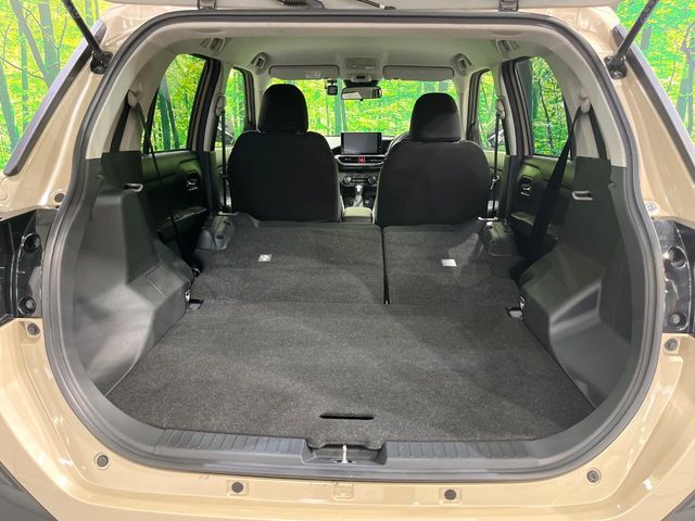 普段のお買い物や通勤、送迎等に十分な荷室スペースを確保しております。セカンドシートを倒すと、大きな荷物の積載も可能です♪