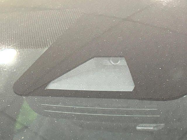 【トヨタセーフティセンス】走行中に前方の車両等を認識し、衝突しそうな時は警報とブレーキで衝突回避と被害軽減をアシスト。より安全にドライブをお楽しみいただけます。