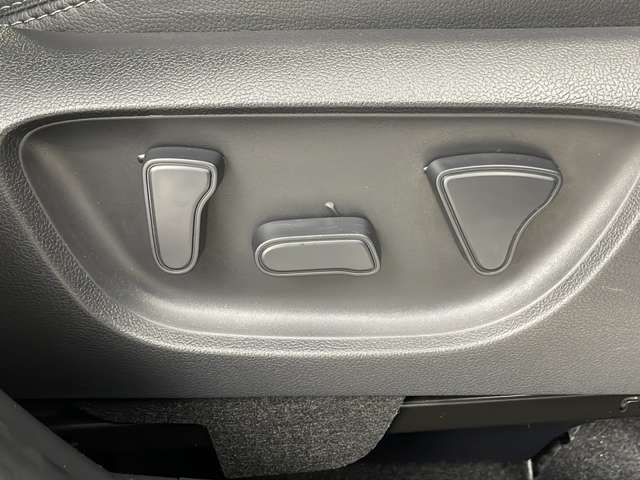 【運転席】『運転席周辺』の画像になります。写真の内容に関してご不明点、ご質問等がございましたらお気軽にガリバー店舗までお問い合わせください。