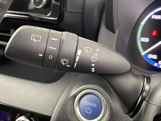 【運転席操作部】『運転席周辺の装備』の画像になります。快適なドライブを楽しむための機能が装備されています！運転席から触れるので使いやすいです！