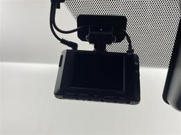 【ドライブレコーダー】映像・音声などの運転中の記録を残します。事故などを起こした起こされた時の証拠になりえますので、もしも時でも安心ですね。