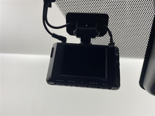 【ドライブレコーダー】映像・音声などの運転中の記録を残します。事故などを起こした起こされた時の証拠になりえますので、もしも時でも安心ですね。