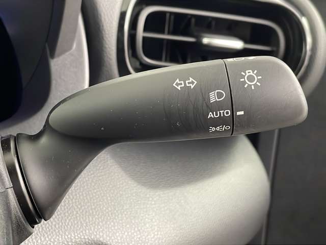 【運転席操作部】『運転席周辺の装備』の画像になります。快適なドライブを楽しむための機能が装備されています！運転席から触れるので使いやすいです！