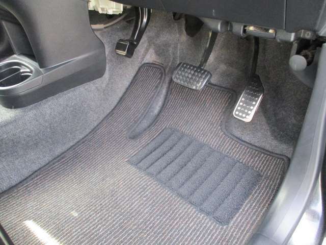 運転席足元です！