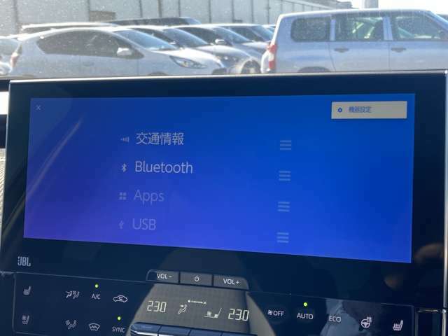 ブルートゥースに接続することにより、スマホに入ったお気に入りの音楽を車内で楽しむことができます♪あると本当に便利な機能になっています！