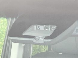 【三菱e-Assist】走行中に前方の車両等を認識し、衝突しそうな時は警報とブレーキで衝突回避と被害軽減をアシスト。より安全にドライブをお楽しみいただけます。