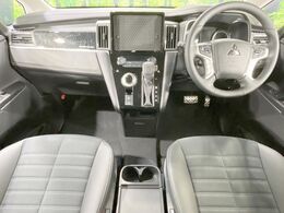 4WD　SDナビ　バックカメラ　衝突軽減　電動リアゲート　ドラレコ　スマートキー　デュアルエアコン　純正18インチアルミ　Bluetooth　CD　DVD再生　フルセグ