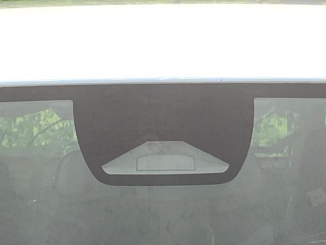 【ホンダセンシング】走行中に前方の車両等を認識し、衝突しそうな時は警報とブレーキで衝突回避と被害軽減をアシスト。より安全にドライブをお楽しみいただけます。