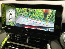 【パノラミックビューモニター】専用のカメラにより、上から見下ろしたような視点で360度クルマの周囲を確認することができます☆死角部分も確認しやすく、狭い場所での切り返しや駐車もスムーズに行えます。