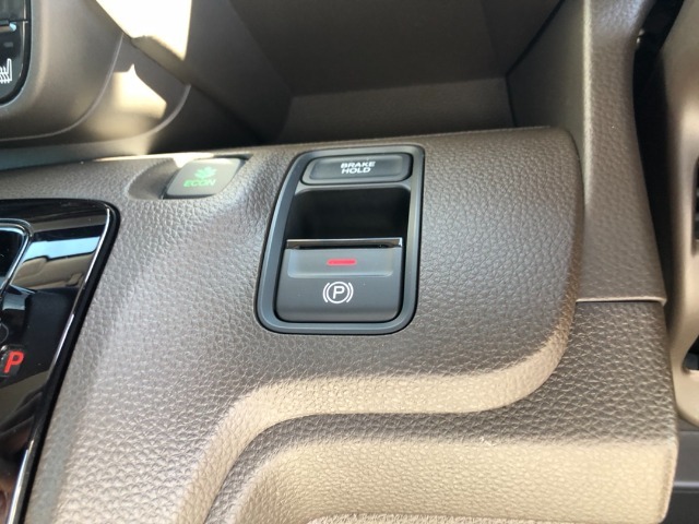 【電動パーキングブレーキ  ブレーキホールド】簡単なボタン操作で、毎日の運転が快適になります♪