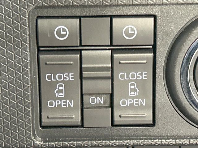 【両側パワースライドドア】スマートキーや運転席のスイッチで後席両側スライドドアの開閉が可能♪電動だから力を入れてドアを開ける必要が無く、小さなお子様でも簡単に開け閉めでき快適です♪