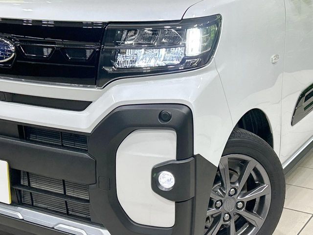 【LEDヘッドライト】悪天候や夜間走行時も良好な視界を確保し安心して運転できる高輝度LEDヘッドライトを装備！点灯速度が早く、消費電力も抑えられています。