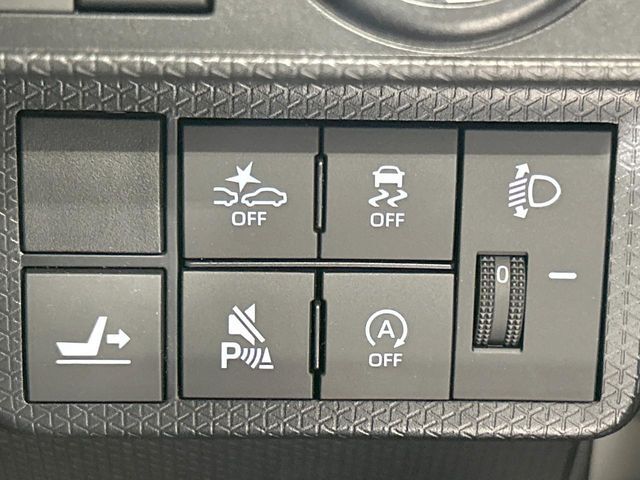 【スマートアシスト】走行中に前方の車両等を認識し、衝突しそうな時は警報とブレーキで衝突回避と被害軽減をアシスト。より安全にドライブをお楽しみいただけます。