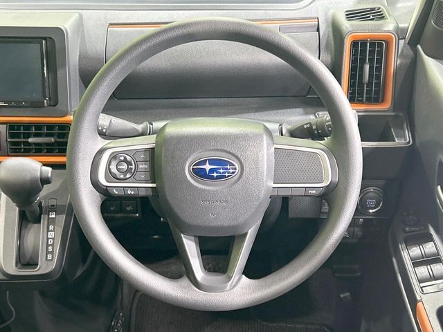 インテリアに合わせたデザインのステアリングは、運転される方のことも考え、運転しやすい形状、大きさです。是非一度、実際に触ってお確かめください。