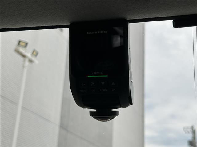 【　ドライブレコーダー　】運転中の記録を残します。事故などを起こした起こされた時の証拠を残します。
