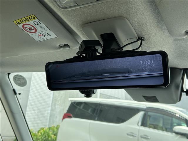 【　インテリジェントルームミラー　】後方の確認がデジタルインナーミラーで可能です♪荷物がたくさんのっていても安全ですね！