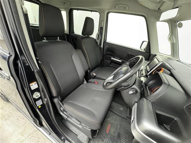 【運転席】座り心地が良いシートなので長時間の運転でも快適にお過ごしいただけます。新品のフロアマットのご注文も可能です。掲載箇所以外にご希望の写真がございましたらお気軽にお問い合わせ下さい。