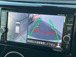 【マルチアラウンドモニター】専用のカメラにより、上から見下ろしたような視点で360度クルマの周囲を確認することができます☆死角部分も確認しやすく、狭い場所での切り返しや駐車もスムーズに行えます。