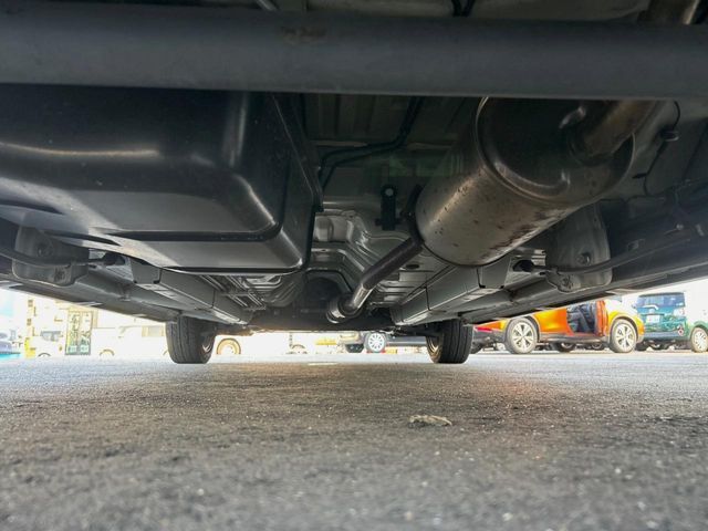 お車を安心してお乗りいただく為には、足回りの定期点検が欠かせません。サービスサポート（有償保証）では無料点検もご提供しており、安心のカーライフをお過ごしいただけるサポート体制が整っています。