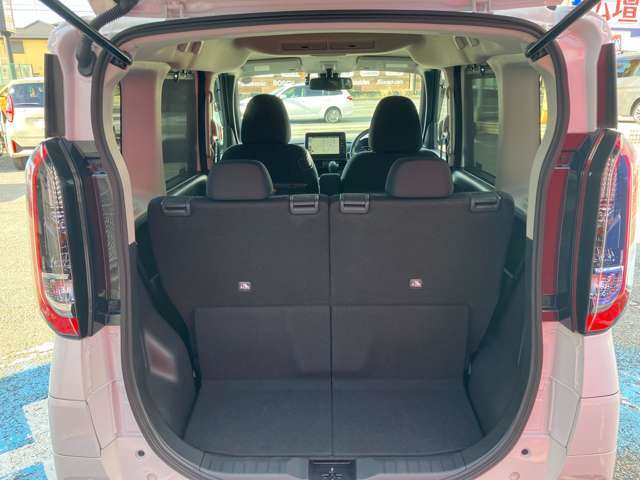 荷物の出し入れもしやすいラゲッジ。