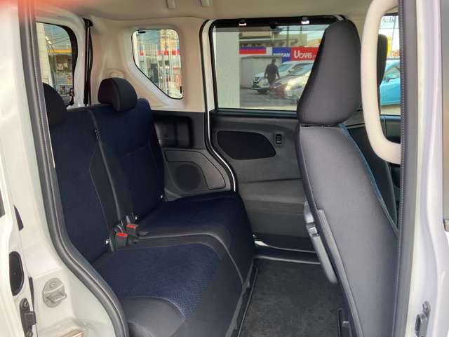 後席は座っても広さを感じられます。