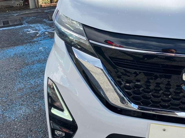 LEDヘッドライト装備。暗い道や、天候の悪い日でも視界良く運転できます。