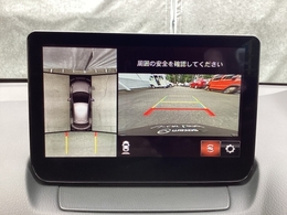 狭い場所での駐車やすれ違いなどでより的確な運転操作に役立つ360°ビューモニターが装備されています。