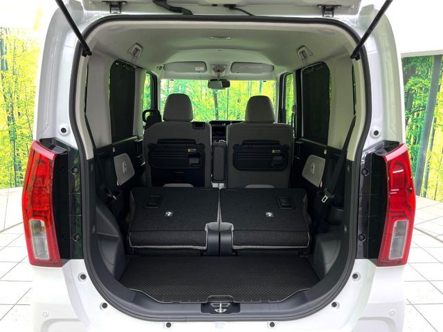 普段のお買い物や通勤、送迎等に十分な荷室スペースを確保しております。セカンドシートを倒すと、大きな荷物の積載も可能です♪