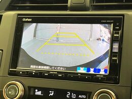【バックカメラ】駐車時に後方がリアルタイム映像で確認できます。大型商業施設や立体駐車場での駐車時や、夜間のバック時に大活躍！運転スキルに関わらず、今や必須となった装備のひとつです！