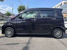 無段変速のCVTですので変速ショックも無く低燃費で経済的なお車です！