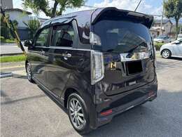 リア5面プライバシーガラス☆車内のプライバシーを保ち、夏場では車内の温度上昇を抑える効果も期待できますね☆