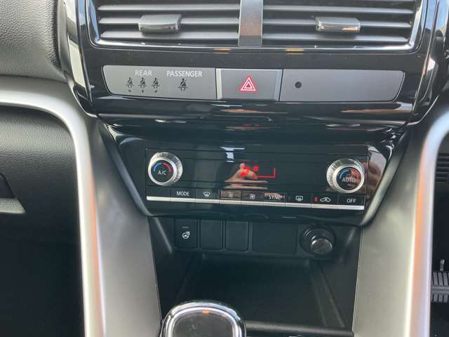 ハンドルヒーター付いてます。