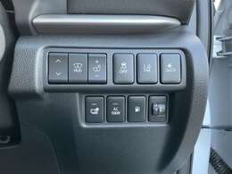 衝突被害軽減ブレーキ、横滑り防止装置、障害物センサー、アクセル踏み間違い防止装置、サポカー等々安全装備がとっても魅力的です(^_-)-☆