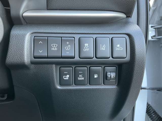 衝突被害軽減ブレーキ、横滑り防止装置、障害物センサー、アクセル踏み間違い防止装置、サポカー等々安全装備がとっても魅力的です(^_-)-☆