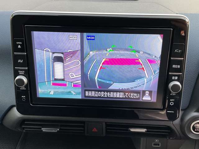 空から見下ろしているような視点で周囲を確認できるアラウンドビューモニター。駐車時にとても便利です。