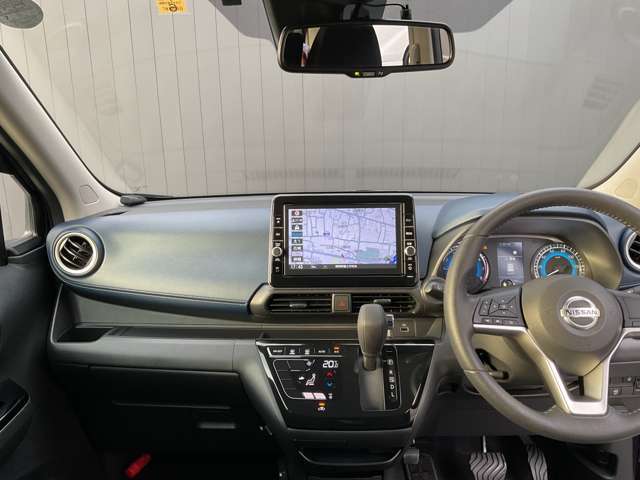 大きなガラスで視界が良く運転しやすいです