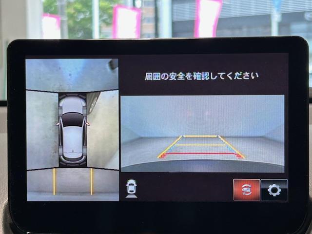 後退時に車両の後ろ側をモニター画面に表示します。車庫入れなどでバックする際に後方確認ができて便利です。車庫入れが苦手な人もこれで安心です♪