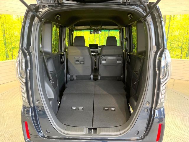 普段のお買い物や通勤、送迎等に十分な荷室スペースを確保しております。セカンドシートを倒すと、大きな荷物の積載も可能です♪