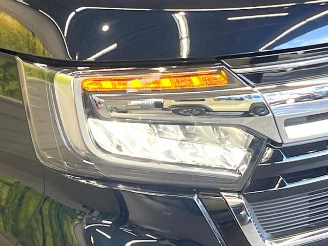 【LEDヘッドライト】悪天候や夜間走行時も良好な視界を確保し安心して運転できる高輝度LEDヘッドライトを装備！点灯速度が早く、消費電力も抑えられています。