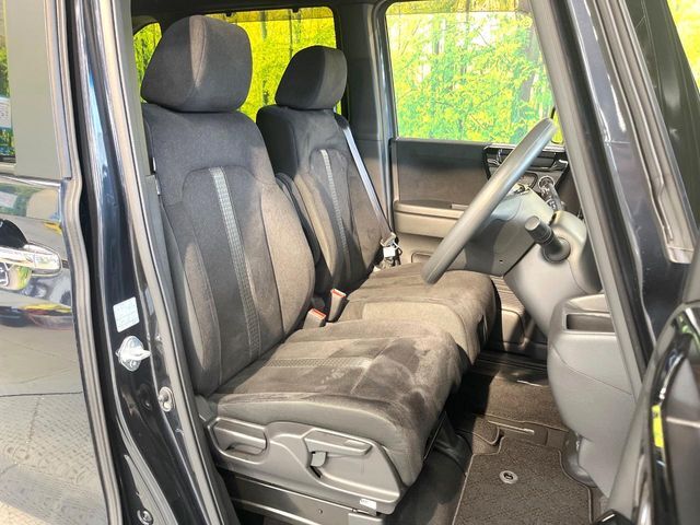 運転席シート廻りは使用感も少なく、良好な状態となっています。丁寧に使われていたことがよくわかりますね。