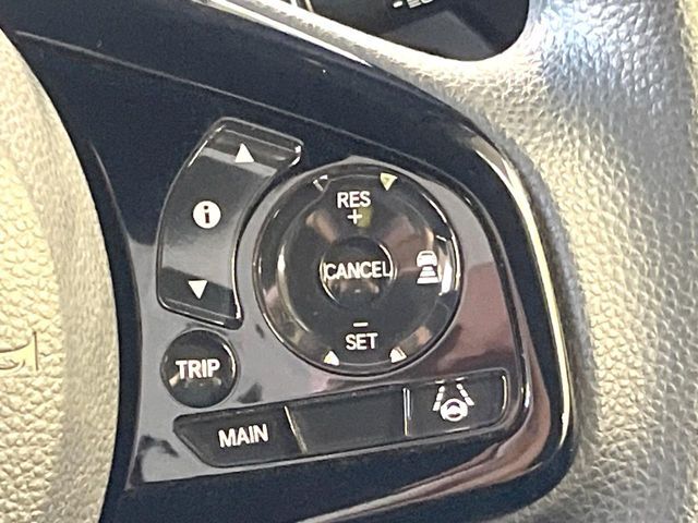 【アダプティブクルーズコントロール】高速道路での長距離走行が楽に！！自動で速度を保つクルーズコントロールが、衝突軽減システムと連携し、前方の車両を感知して車間を保つように速度調節してくれます！！